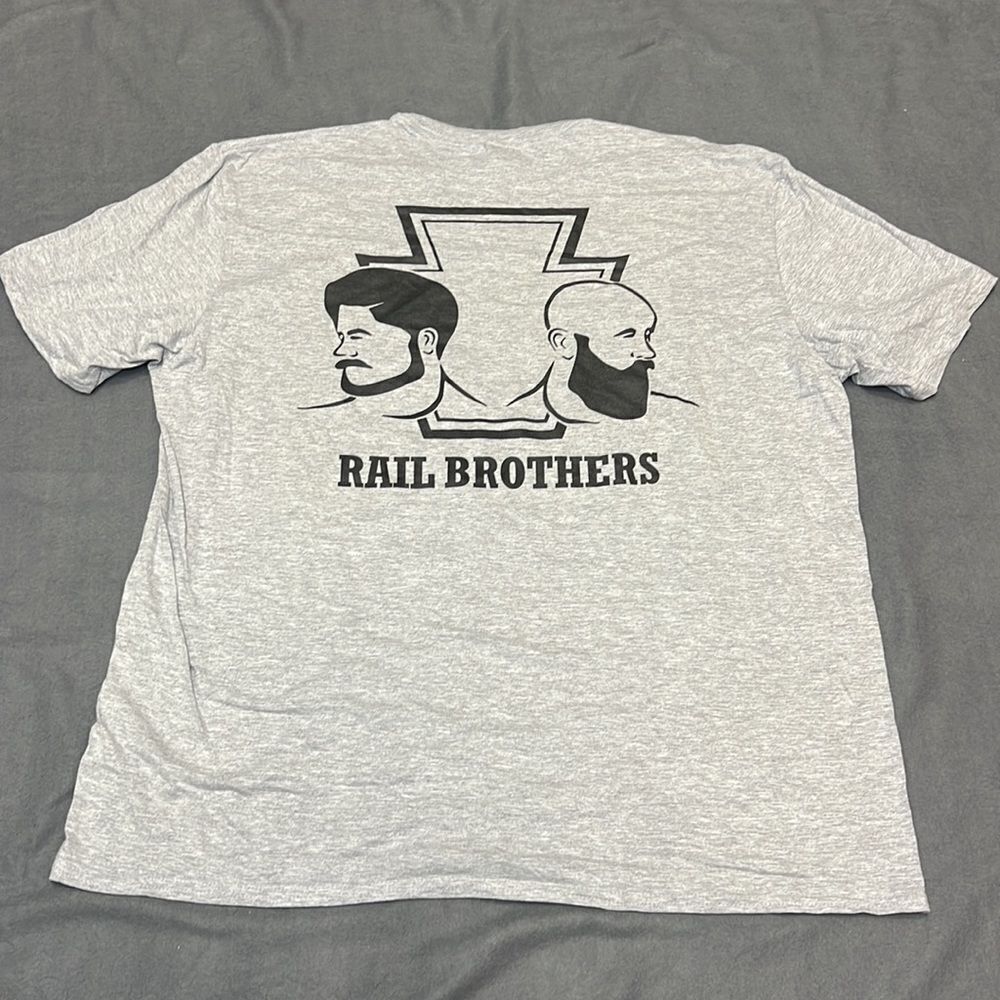 Rail Brothers Men’s Gray Shirt Sleeve T-Shirt Size 2XL